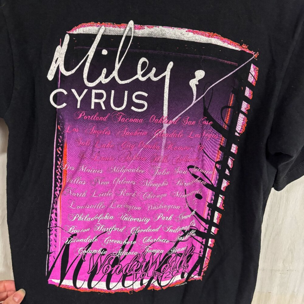 Y2K 2009 Miley Cyrus Wonder World Tour Anvil Vintage Tshirt - Picture 8 of 10